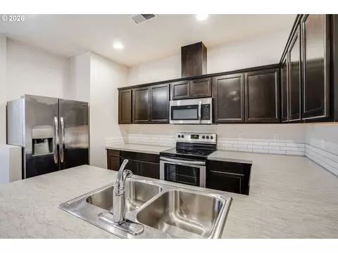 Kitchen - 2240 SE 16th St, Gresham, OR 97080 photo 4 of 5