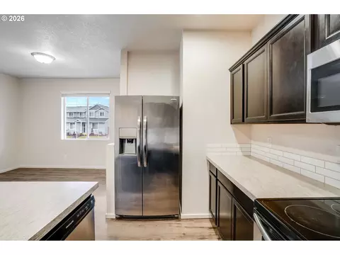 Kitchen - 2240 SE 16th St, Gresham, OR 97080 photo 3 of 5