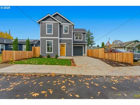 9017 SE Cooper St, Portland, OR 97266