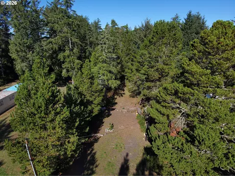 1205 303rd St, Ocean Park, WA 98640