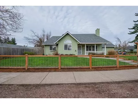 5718 E St, Springfield, OR 97477