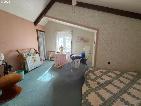 Bedroom - 1090 E Willis Creek Rd, Winston, OR 97496 photo 3 of 3