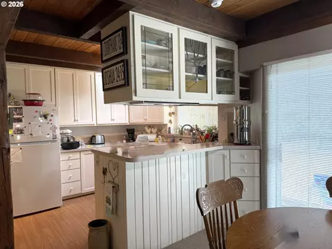 Kitchen - 1090 E Willis Creek Rd, Winston, OR 97496 photo 4 of 4