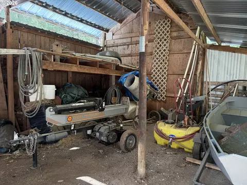 Exterior - 1090 E Willis Creek Rd, Winston, OR 97496 photo 19 of 20