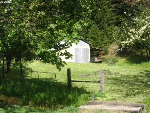 Exterior - 1090 E Willis Creek Rd, Winston, OR 97496 photo 7 of 20