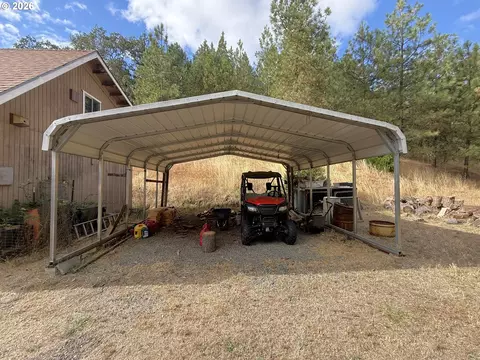 Exterior - 1090 E Willis Creek Rd, Winston, OR 97496 photo 4 of 20