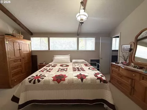 Bedroom - 1090 E Willis Creek Rd, Winston, OR 97496 photo 1 of 3