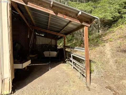 Exterior - 1090 E Willis Creek Rd, Winston, OR 97496 photo 18 of 20