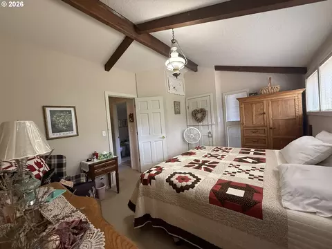 Bedroom - 1090 E Willis Creek Rd, Winston, OR 97496 photo 2 of 3