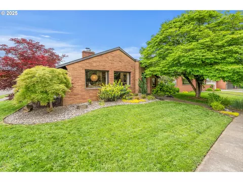 3905 NE Holman St, Portland, OR 97211