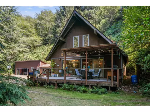 95618 Whalestail Ln, Brookings, OR 97415