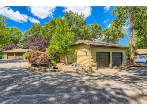 7582 SW Cresmoor Dr, Beaverton, OR 97008
