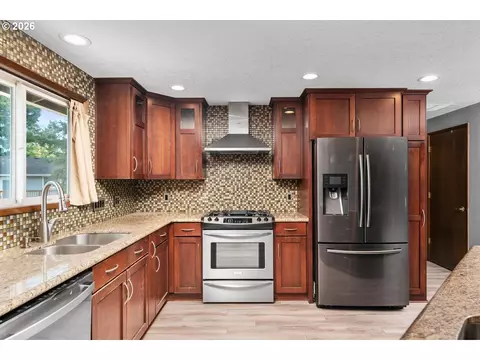 Kitchen - 1343 SE Wendy Ave, Gresham, OR 97080 photo 4 of 4