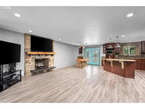 Living - 1343 SE Wendy Ave, Gresham, OR 97080 photo 4 of 6