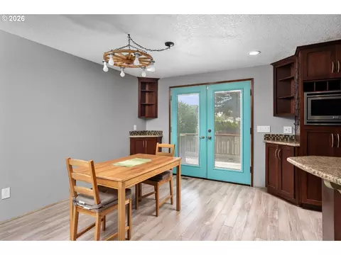 Dining - 1343 SE Wendy Ave, Gresham, OR 97080 photo 1 of 1