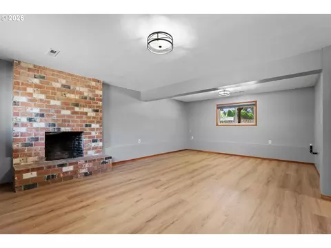 Living - 1343 SE Wendy Ave, Gresham, OR 97080 photo 5 of 6