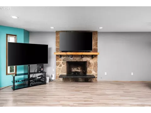 Living - 1343 SE Wendy Ave, Gresham, OR 97080 photo 3 of 6