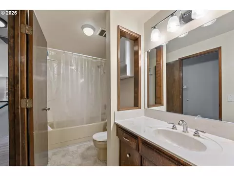Bath - 1343 SE Wendy Ave, Gresham, OR 97080 photo 2 of 3