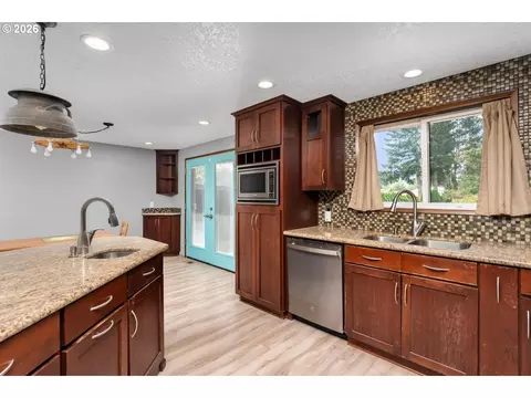 Kitchen - 1343 SE Wendy Ave, Gresham, OR 97080 photo 3 of 4