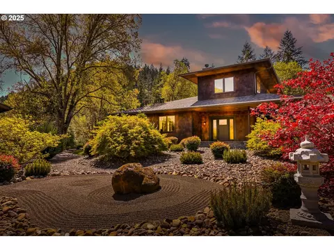 354 Champagne Creek Dr, Roseburg, OR 97471
