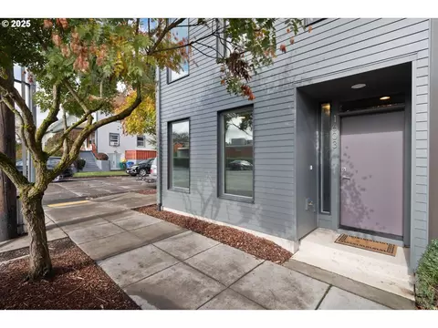 1603 SE Glenwood St, Portland, OR 97202