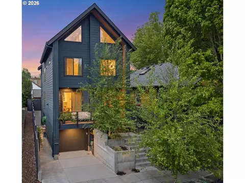 2897 SE Sherman St #A, Portland, OR 97214