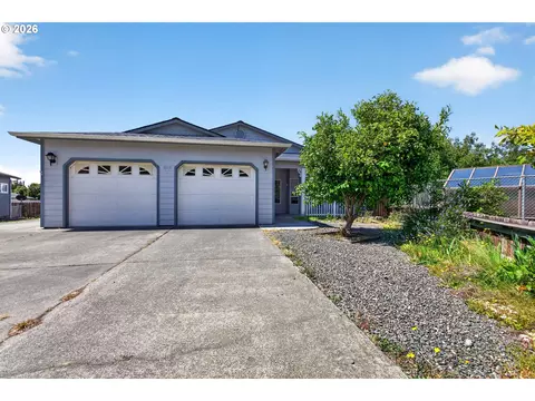 517 Rosichelli Dr, Brookings, OR 97415
