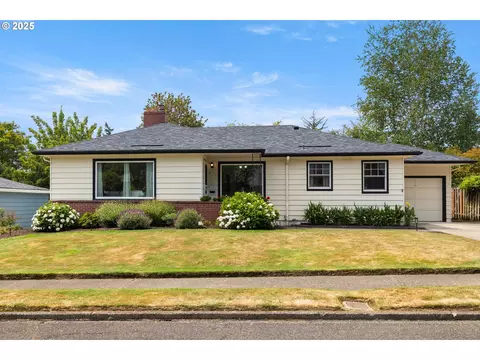 6458 SW Loop Dr, Portland, OR 97221