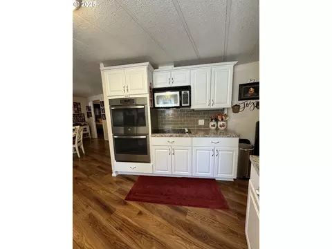 Kitchen - 23609 NE Weakley Rd, Camas, WA 98607 photo 2 of 2