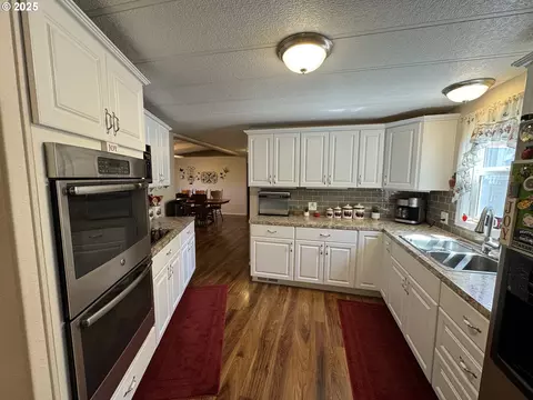 Kitchen - 23609 NE Weakley Rd, Camas, WA 98607 photo 1 of 2