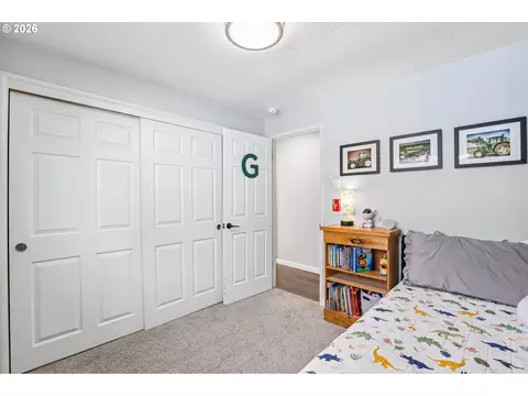 Bedroom - 2111 35th Ave, Longview, WA 98632 photo 3 of 5
