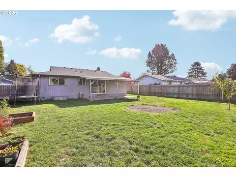 Exterior - 2111 35th Ave, Longview, WA 98632 photo 5 of 9