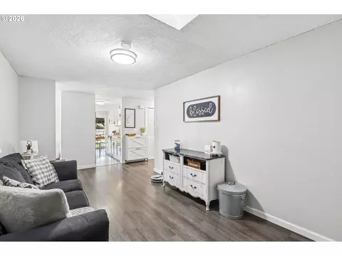 Entry Way - 2111 35th Ave, Longview, WA 98632 photo 2 of 3