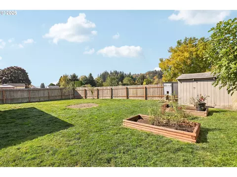 Exterior - 2111 35th Ave, Longview, WA 98632 photo 7 of 9