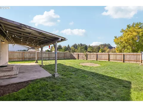Exterior - 2111 35th Ave, Longview, WA 98632 photo 8 of 9