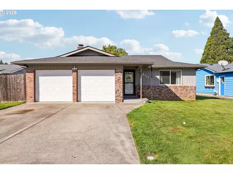 Exterior - 2111 35th Ave, Longview, WA 98632 photo 1 of 9