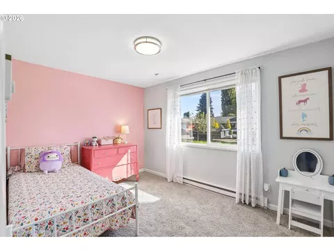 Bedroom - 2111 35th Ave, Longview, WA 98632 photo 1 of 5