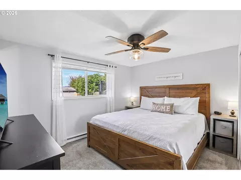 Bedroom - 2111 35th Ave, Longview, WA 98632 photo 4 of 5