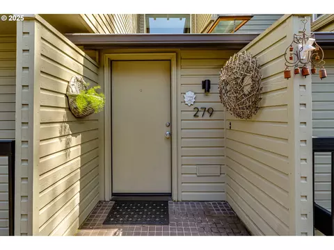 279 Country Club Rd, Eugene, OR 97401