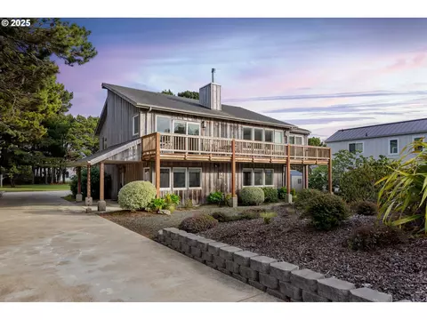 3177 Beach Loop Dr, Bandon, OR 97411