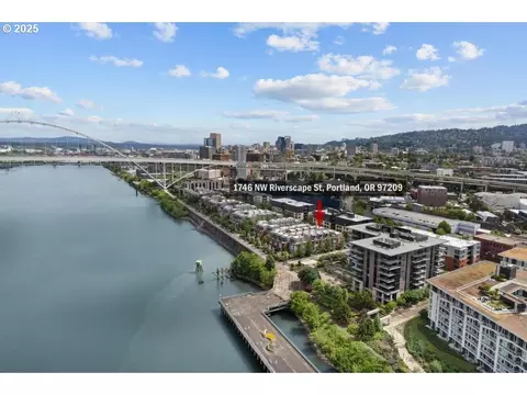 1746 NW Riverscape St, Portland, OR 97209