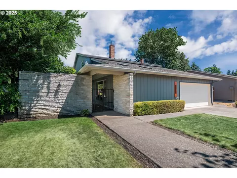 2915 Chuckanut St, Eugene, OR 97408