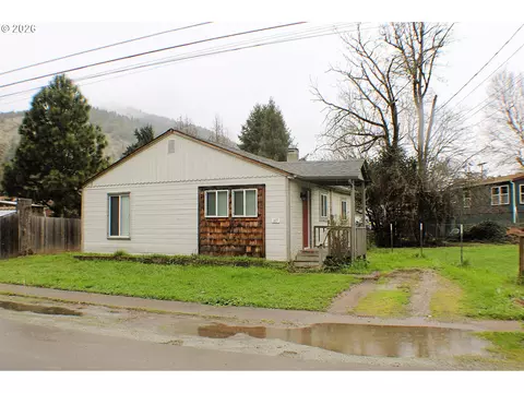 165 NE Oak St, Myrtle Creek, OR 97457