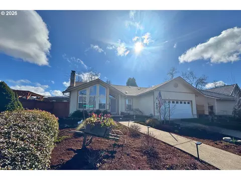 420 Lynnbrook Dr, Eugene, OR 97404