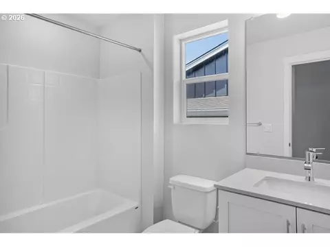 Bath - 3695 SW Knapp Dr, Gresham, OR 97080 photo 2 of 2