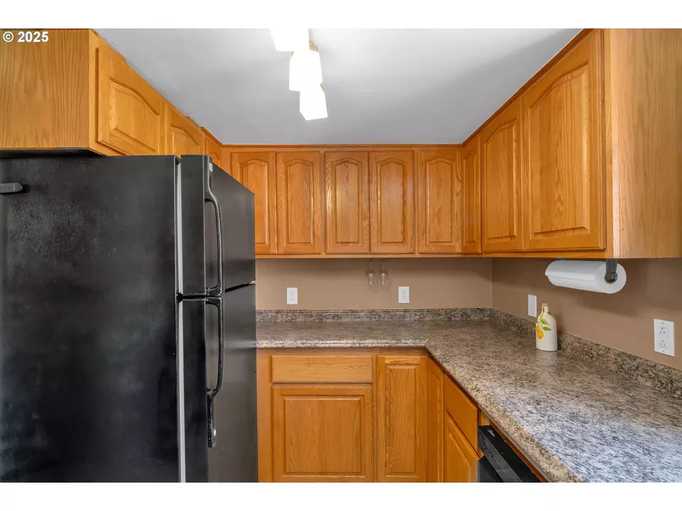 Kitchen - 630 Colonial Dr, Springfield, OR 97477 photo 1 of 3
