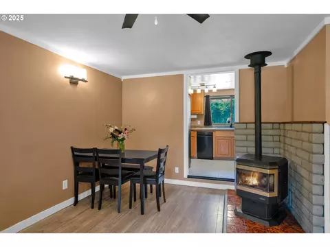 Dining - 630 Colonial Dr, Springfield, OR 97477 photo 1 of 1