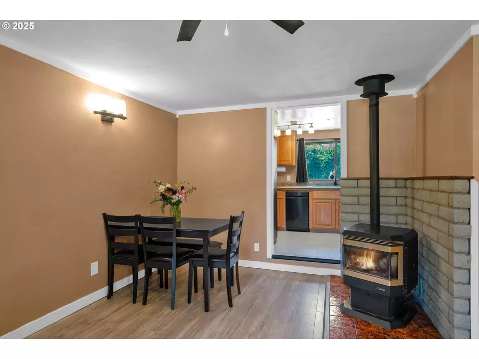 Dining - 630 Colonial Dr, Springfield, OR 97477 photo 1 of 1