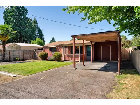 Exterior - 630 Colonial Dr, Springfield, OR 97477 photo 1 of 11