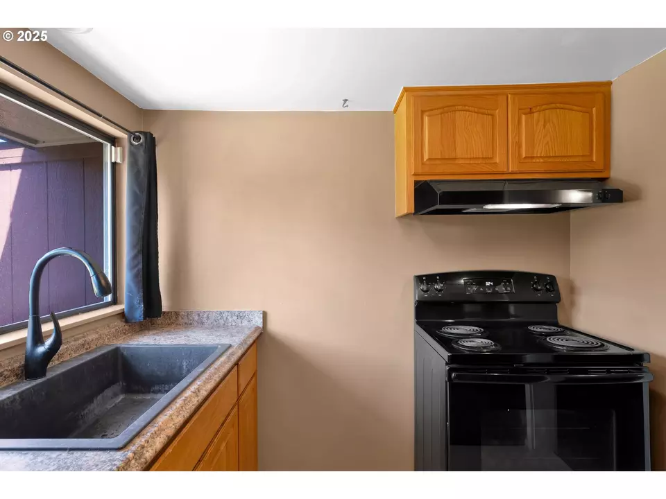 Kitchen - 630 Colonial Dr, Springfield, OR 97477 photo 2 of 3